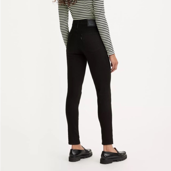 Levi’s 721 High Rise Skinny Jeans in black - Picture 2 of 5